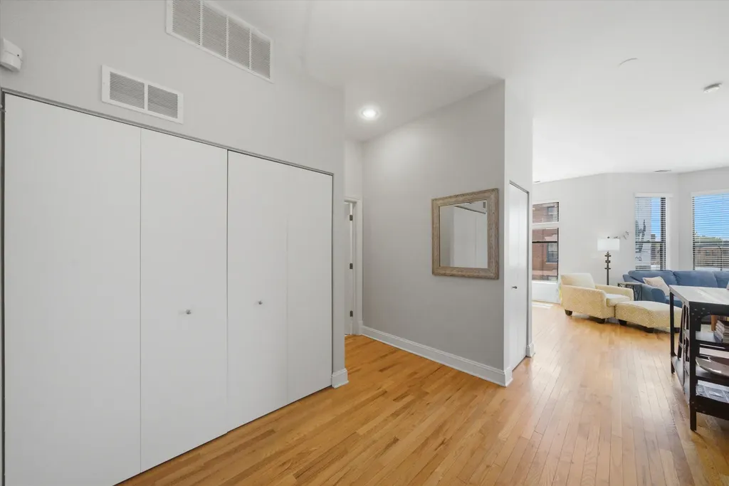 3175 North Lincoln Avenue Chicago IL 60657