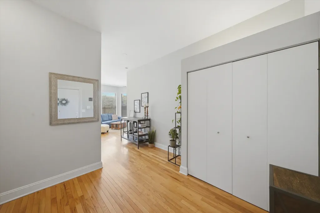 3175 North Lincoln Avenue Chicago IL 60657