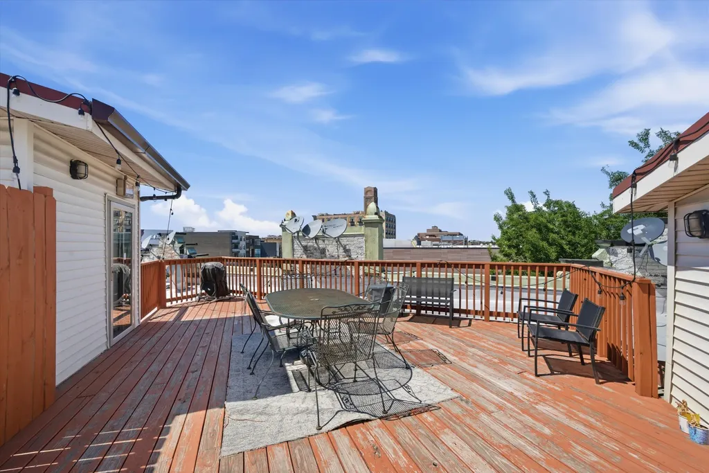 3175 North Lincoln Avenue Chicago IL 60657