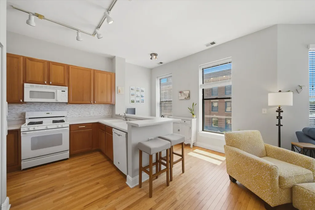 3175 North Lincoln Avenue Chicago IL 60657