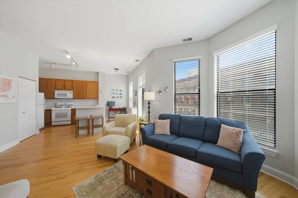 3175 North Lincoln Avenue Chicago IL 60657