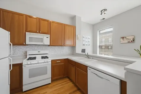 3175 North Lincoln Avenue Chicago IL 60657