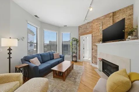 3175 North Lincoln Avenue Chicago IL 60657