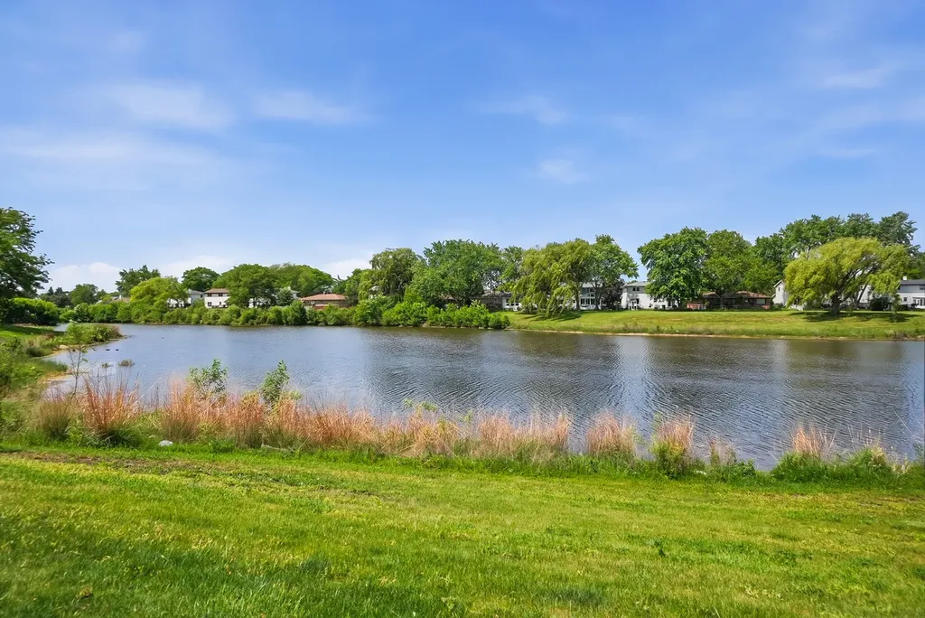332 Klein Creek Court Carol Stream IL 60188