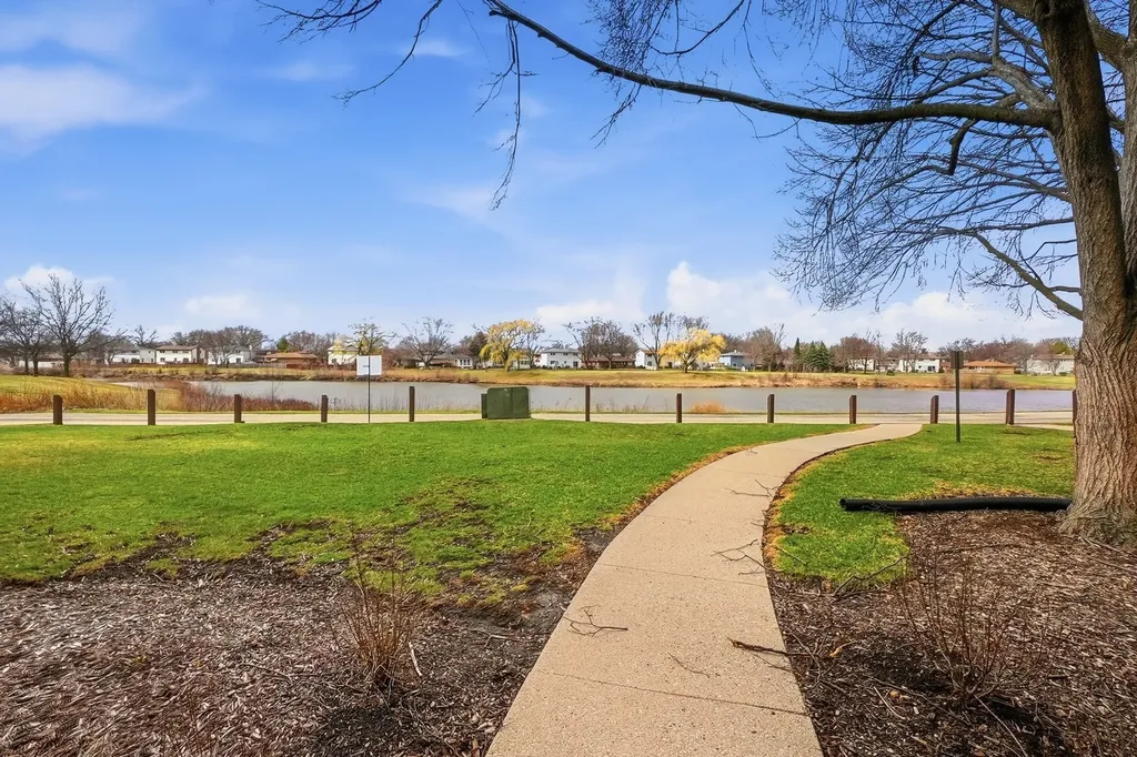 332 Klein Creek Court Carol Stream IL 60188