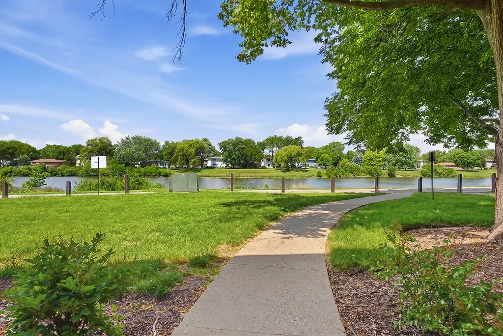 332 Klein Creek Court Carol Stream IL 60188