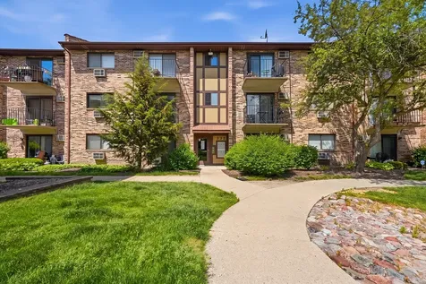 332 Klein Creek Court Carol Stream IL 60188
