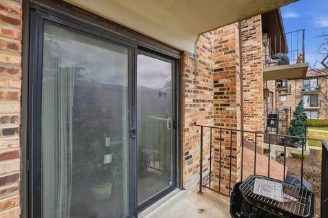 332 Klein Creek Court Carol Stream IL 60188