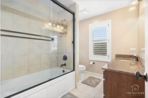 385 Andover Drive Oswego IL 60543