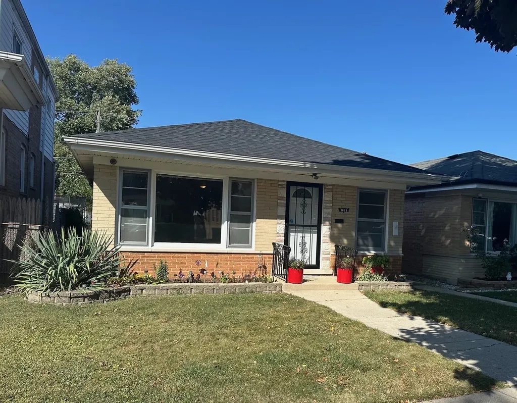 3826 West 83rd Street Chicago IL 60652