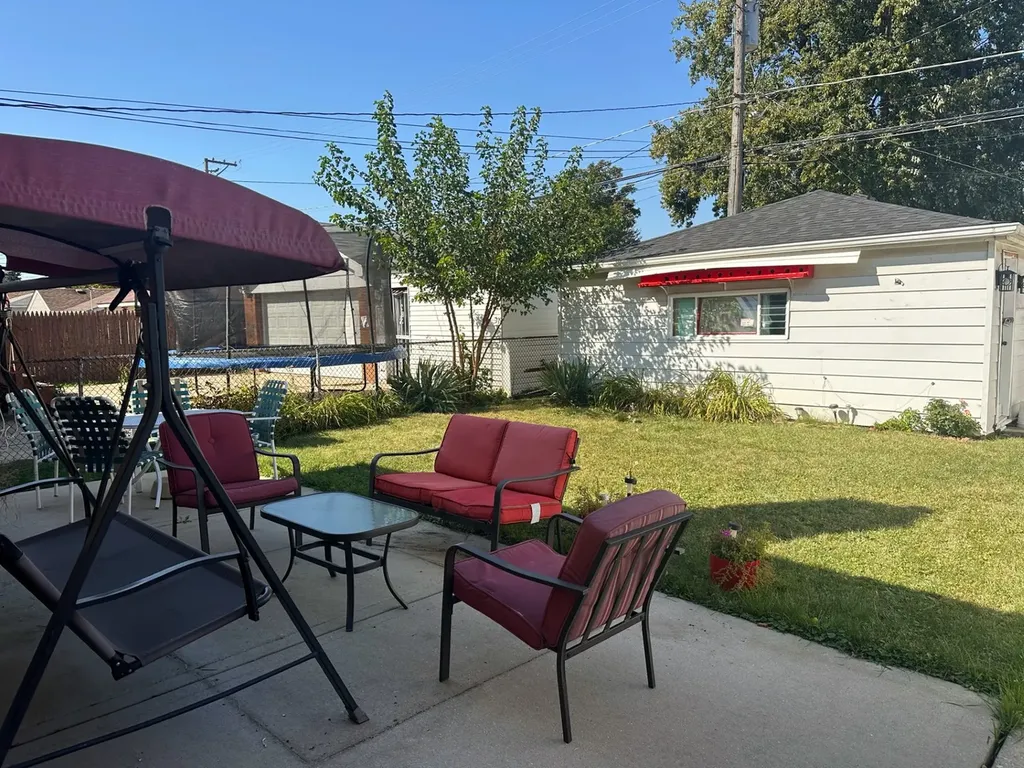 3826 West 83rd Street Chicago IL 60652