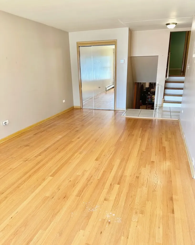 3826 West 83rd Street Chicago IL 60652