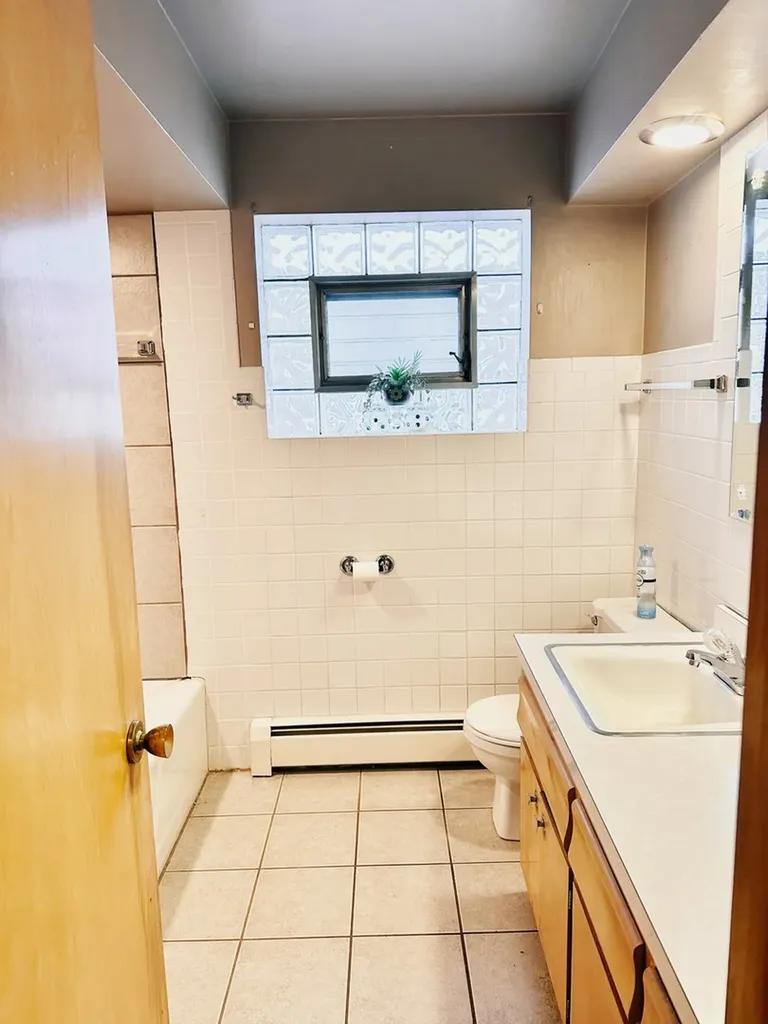 3826 West 83rd Street Chicago IL 60652