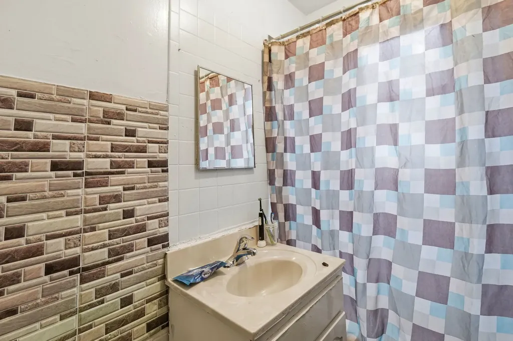 8152 South Laflin Street Chicago IL 60620