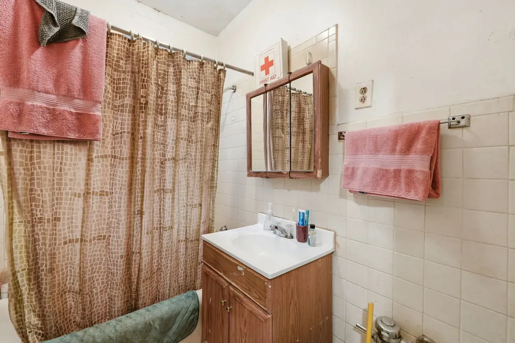 8152 South Laflin Street Chicago IL 60620