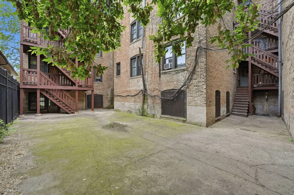 8152 South Laflin Street Chicago IL 60620