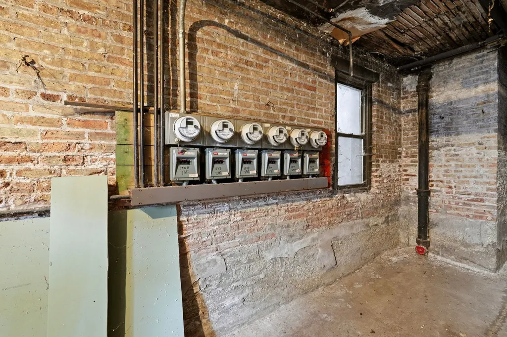 8152 South Laflin Street Chicago IL 60620