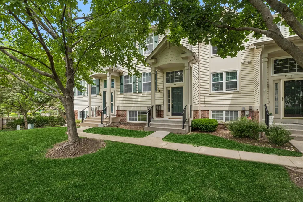 845 Essex Circle Grayslake IL 60030