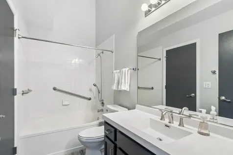 845 Essex Circle Grayslake IL 60030