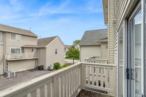 845 Essex Circle Grayslake IL 60030