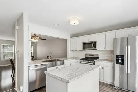845 Essex Circle Grayslake IL 60030