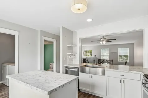 845 Essex Circle Grayslake IL 60030