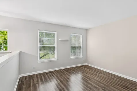 845 Essex Circle Grayslake IL 60030