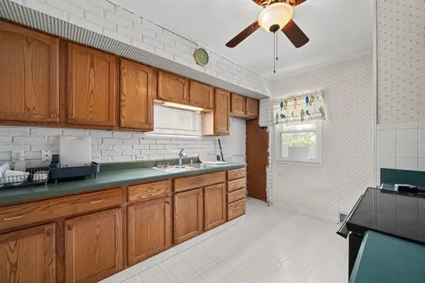 2922 9TH Street Rock Island IL 61201