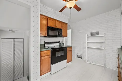 2922 9TH Street Rock Island IL 61201