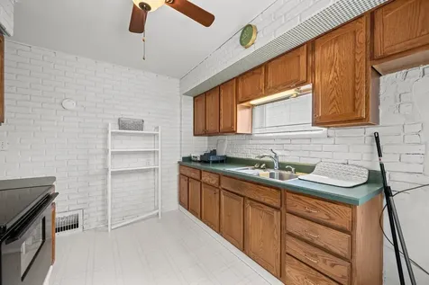 2922 9TH Street Rock Island IL 61201