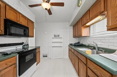 2922 9TH Street Rock Island IL 61201