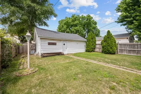 2922 9TH Street Rock Island IL 61201