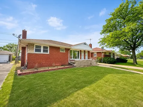 386 Clyde Avenue Calumet City IL 60409