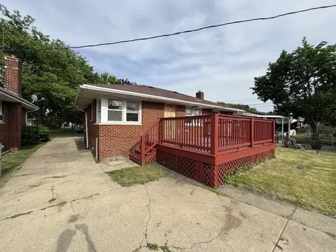386 Clyde Avenue Calumet City IL 60409