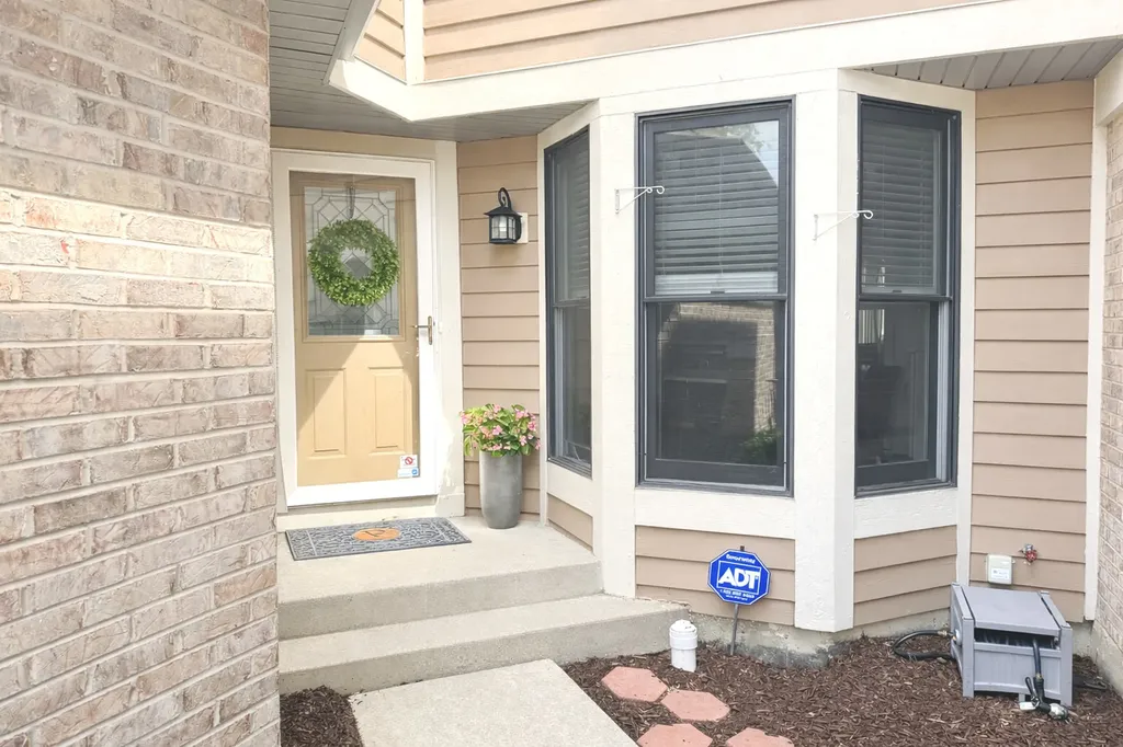 526 Rosebud Dr South Drive Lombard IL 60148