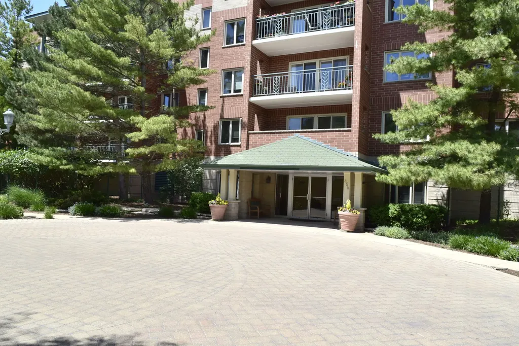 3940 West Bryn Mawr Avenue Chicago IL 60659