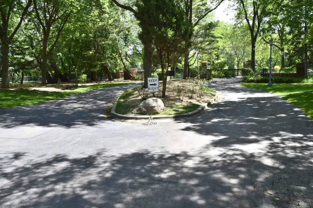3940 West Bryn Mawr Avenue Chicago IL 60659