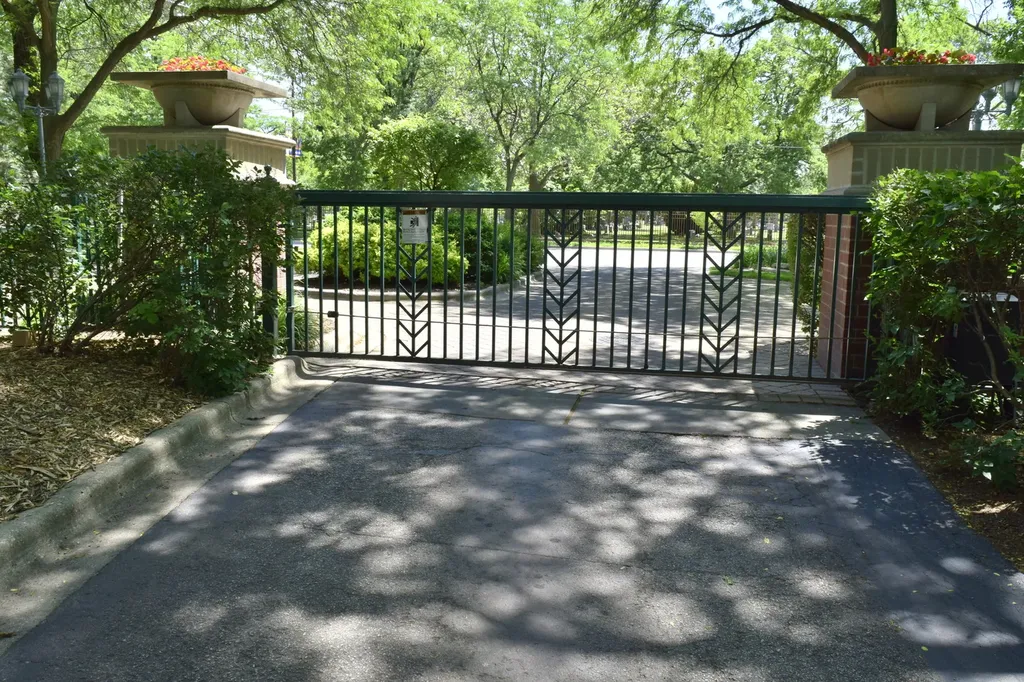 3940 West Bryn Mawr Avenue Chicago IL 60659