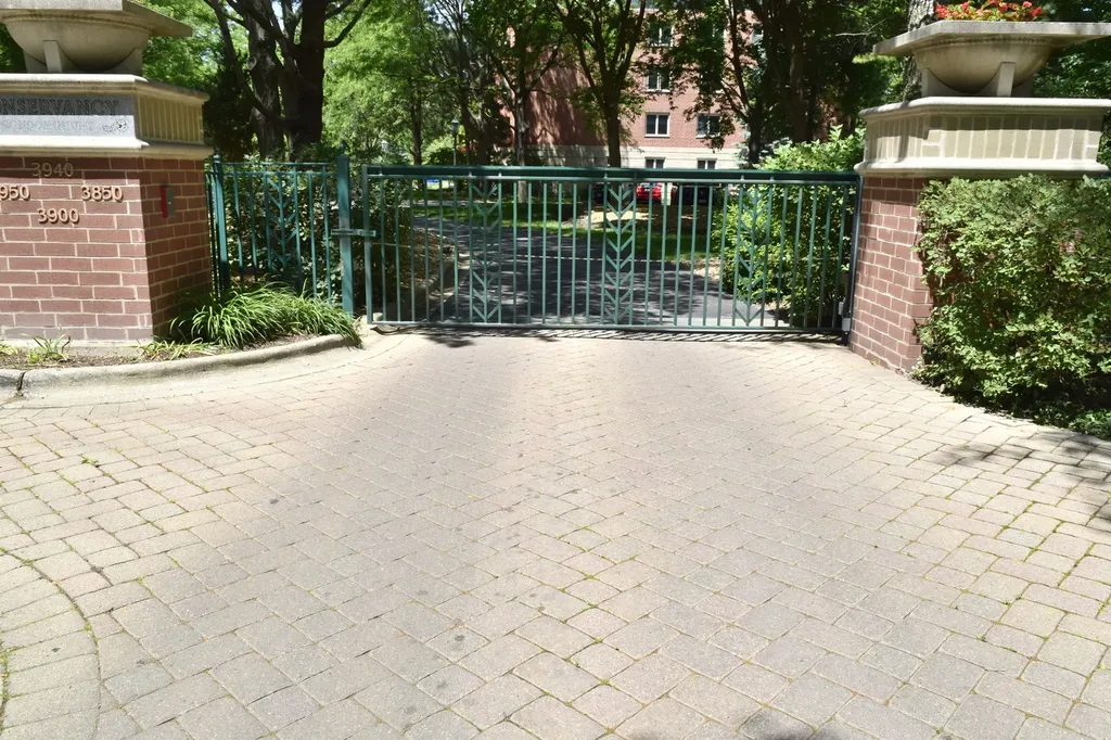 3940 West Bryn Mawr Avenue Chicago IL 60659