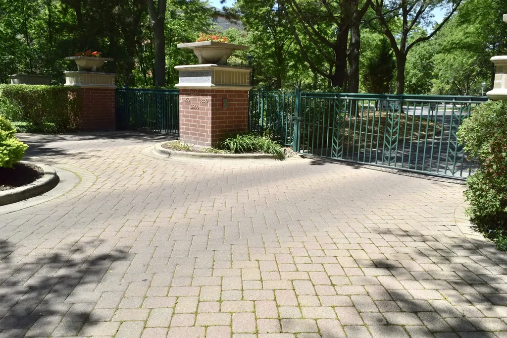 3940 West Bryn Mawr Avenue Chicago IL 60659