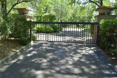 3940 West Bryn Mawr Avenue Chicago IL 60659