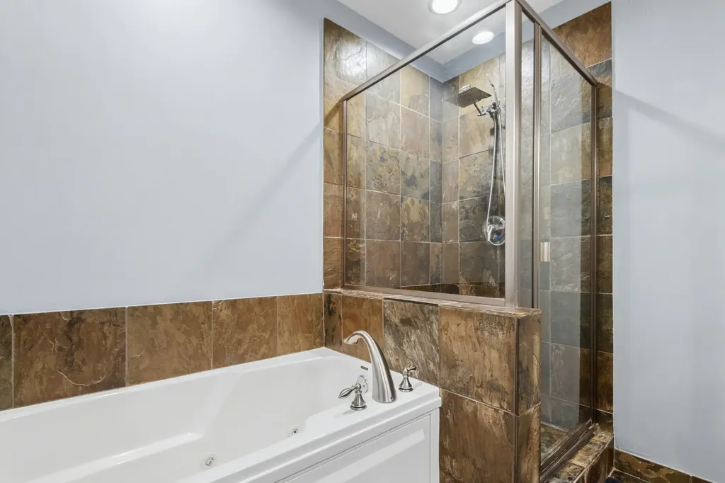 4553 North Magnolia Avenue Chicago IL 60640