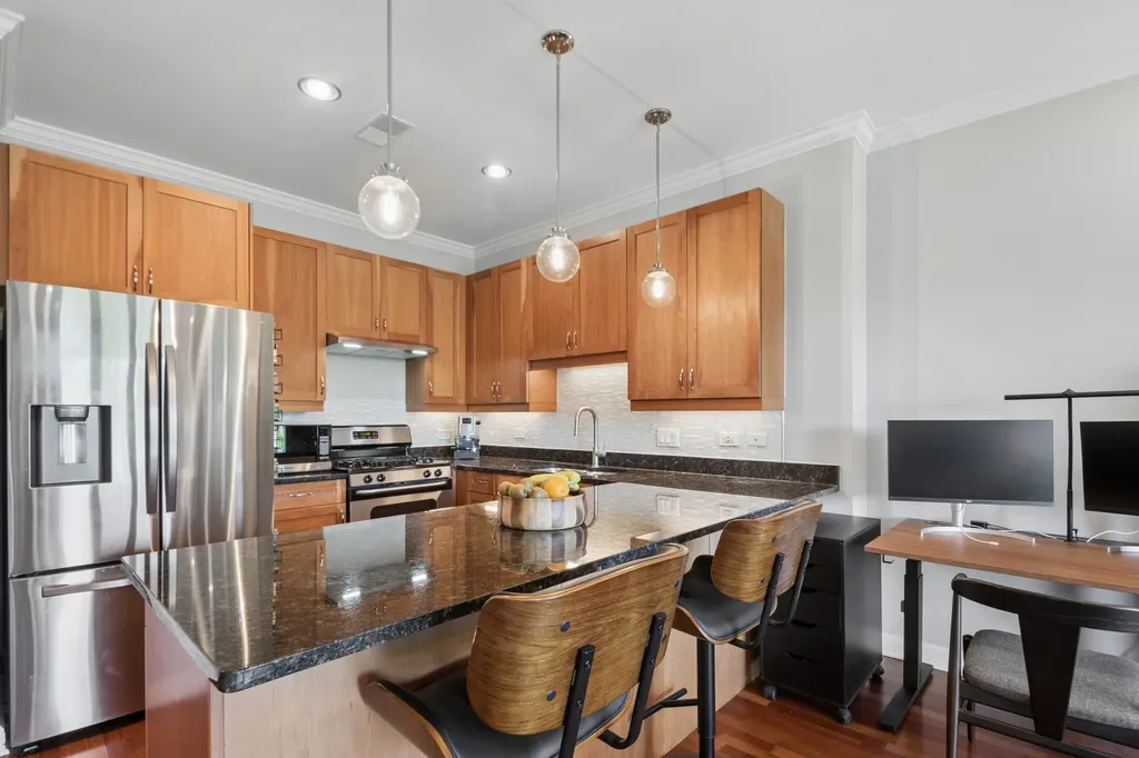 4553 North Magnolia Avenue Chicago IL 60640