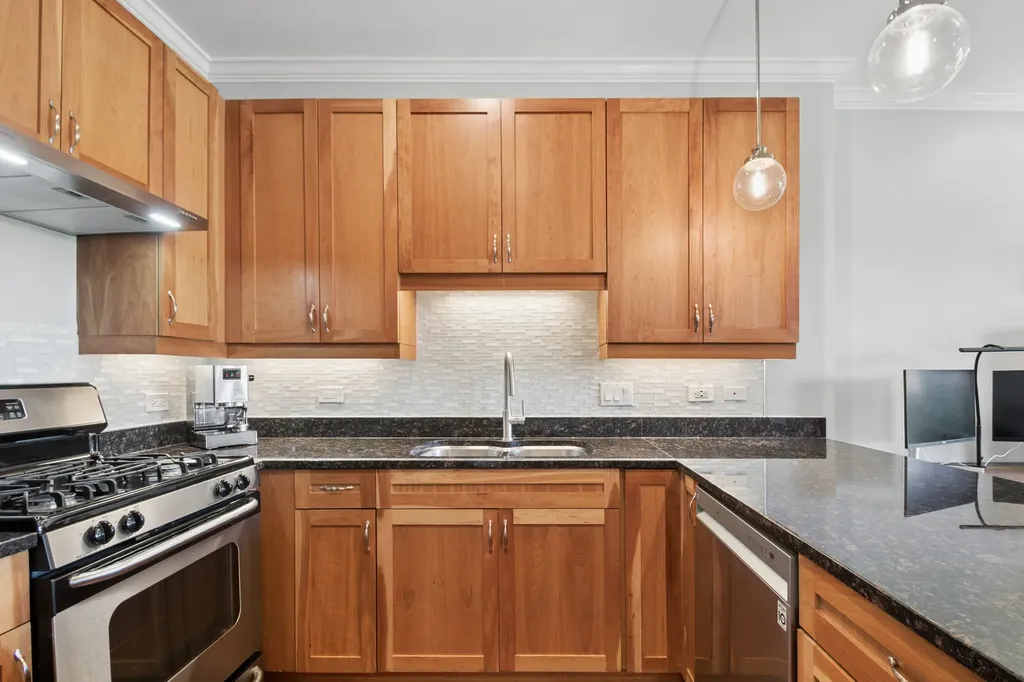 4553 North Magnolia Avenue Chicago IL 60640