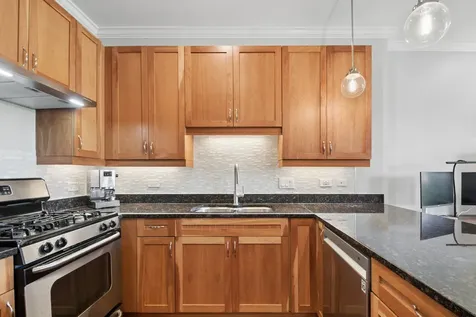 4553 North Magnolia Avenue Chicago IL 60640