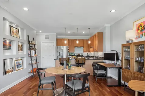 4553 North Magnolia Avenue Chicago IL 60640