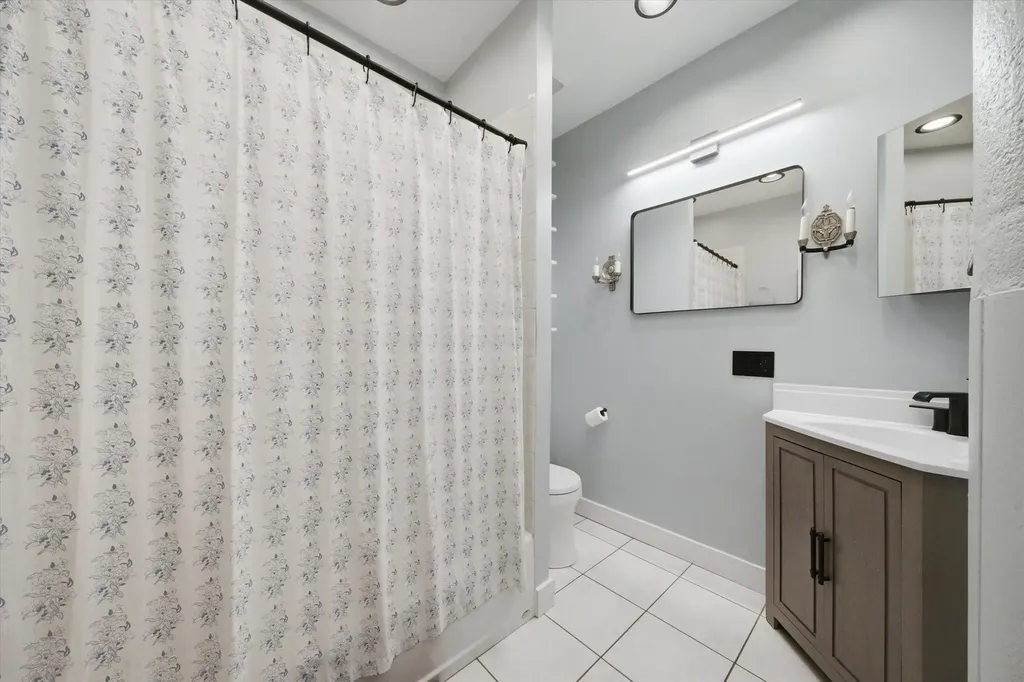 2675 West Grand Avenue Chicago IL 60612