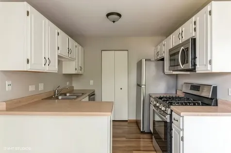 302 Newport Lane Bartlett IL 60103