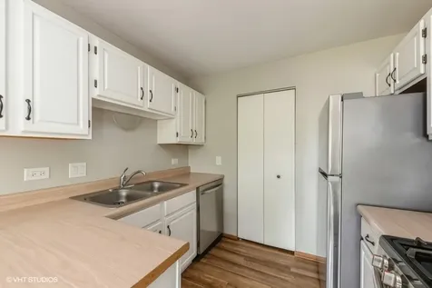 302 Newport Lane Bartlett IL 60103