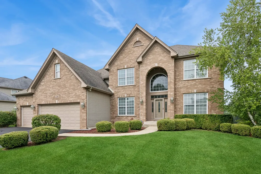 1790 Queensport Drive Crystal Lake IL 60014